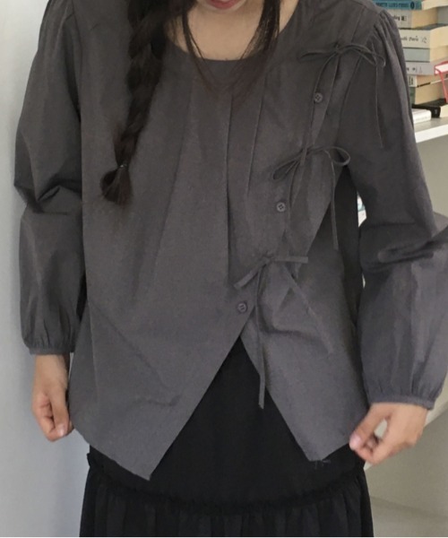 Vipoa（ヴィポア）の「Lace up ribbon shirt（シャツ/ブラウス・レディース・アイボリー/グレー・FREE）」の3枚目の写真
