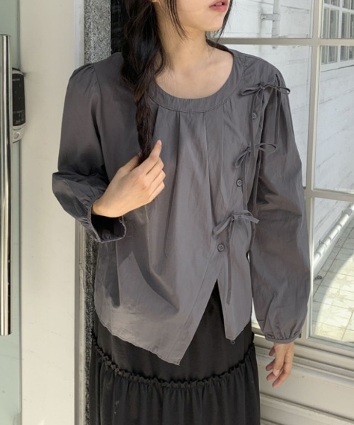 Vipoa（ヴィポア）の「Lace up ribbon shirt（シャツ/ブラウス・レディース・アイボリー/グレー・FREE）」の4枚目の写真