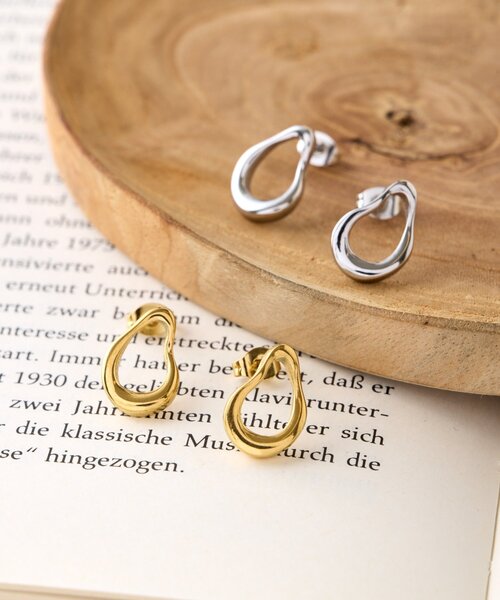 Jena espace merveilleux（ジェナ　エスパスメルヴェイユ）の「シズクウェーブピアス（リング・レディース・シルバー/ゴールド・FREE）」の2枚目の写真