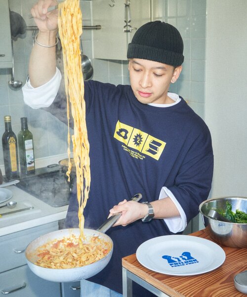 BIRTHDAY BAR（バースデイバー）の「【クリエイター「FLINT MASON」× BIRTHDAY BAR 初コラボ！】POTLUCK PASTA PARTY リムプレートM（食器・レディース・ブルー・0）」の5枚目の写真