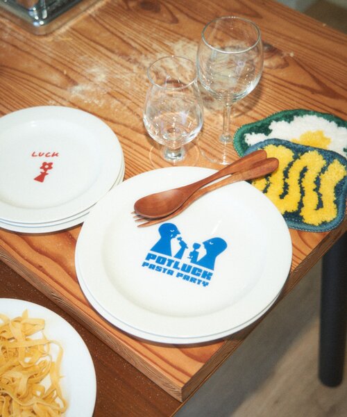 BIRTHDAY BAR（バースデイバー）の「【クリエイター「FLINT MASON」× BIRTHDAY BAR 初コラボ！】POTLUCK PASTA PARTY リムプレートM（食器・レディース・ブルー・0）」の7枚目の写真