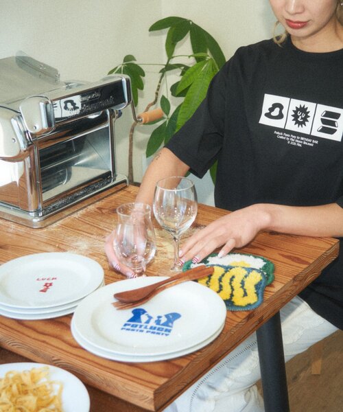 BIRTHDAY BAR（バースデイバー）の「【クリエイター「FLINT MASON」× BIRTHDAY BAR 初コラボ！】POTLUCK PASTA PARTY リムプレートM（食器・レディース・ブルー・0）」の8枚目の写真