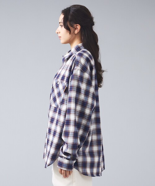 UNIVERSAL OVERALL（ユニバーサルオーバーオール）の「【UNIVERSAL OVERALL / ユニバーサルオーバーオール】オンブレチェック シャツ / ユニセックス/U2613190（シャツ/ブラウス・メンズ・ネイビー/グレー・M）」の4枚目の写真
