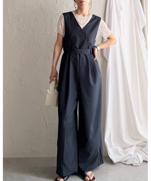 She's Closet(シーズクローゼット)の「フロントボタン ジレ風 ピンストライプ オールインワン ワイドパンツ サロペット(サロペット/オーバーオール・レディース・ブラック/チャコールグレー/ネイビー・FREE)」の6枚目の写真