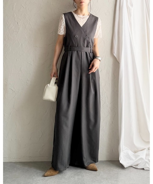 She's Closet(シーズクローゼット)の「フロントボタン ジレ風 ピンストライプ オールインワン ワイドパンツ サロペット(サロペット/オーバーオール・レディース・ブラック/チャコールグレー/ネイビー・FREE)」の9枚目の写真