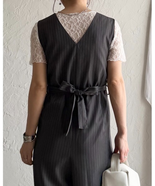 She's Closet(シーズクローゼット)の「フロントボタン ジレ風 ピンストライプ オールインワン ワイドパンツ サロペット(サロペット/オーバーオール・レディース・ブラック/チャコールグレー/ネイビー・FREE)」の10枚目の写真