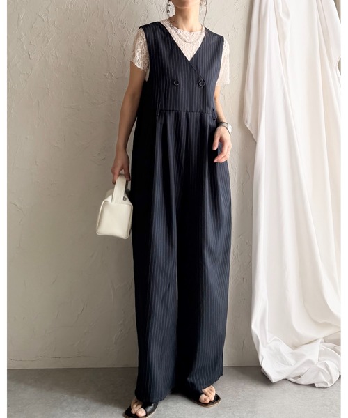 She's Closet(シーズクローゼット)の「フロントボタン ジレ風 ピンストライプ オールインワン ワイドパンツ サロペット(サロペット/オーバーオール・レディース・ブラック/チャコールグレー/ネイビー・FREE)」の12枚目の写真