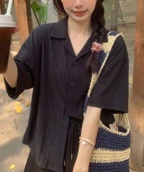 SHEPP（シープ）の「【UNISEX】リブプリーツ オープンカラー ルーズシャツ（シャツ/ブラウス・メンズ・ホワイト/ブラック・L/M）」の2枚目の写真