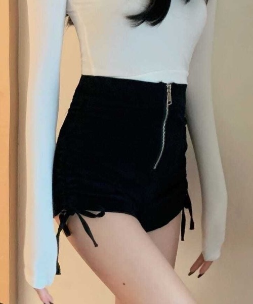Teem Store(チームストア)の「サイドギャザーストレッチフロントZIPショートパンツ(その他パンツ・レディース・ブラック・M/S)」の5枚目の写真