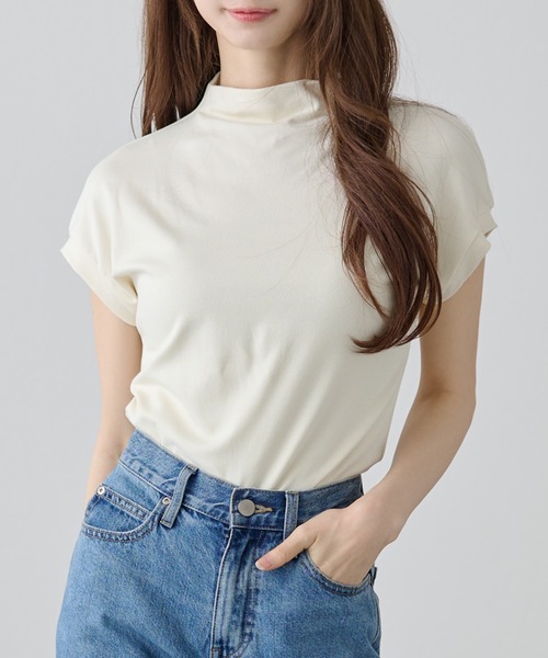 DAYRA(デイラ)の「ソリッドカラー ボトルネック コンパクト 半袖 プルオーバー(Tシャツ/カットソー・レディース・アイボリー/ホワイト/ブラック/グレー/チャコールグレー/グレイッシュベージュ・FREE)」の3枚目の写真