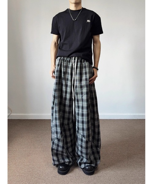 Bling Leads(ブリングリーズ)の「【Bls】 【ZM】【Bling Leads】シボ加工チェック柄イージーパンツ(その他パンツ・メンズ・ブラック・MEDIUM/LARGE/X-LARGE)」の4枚目の写真