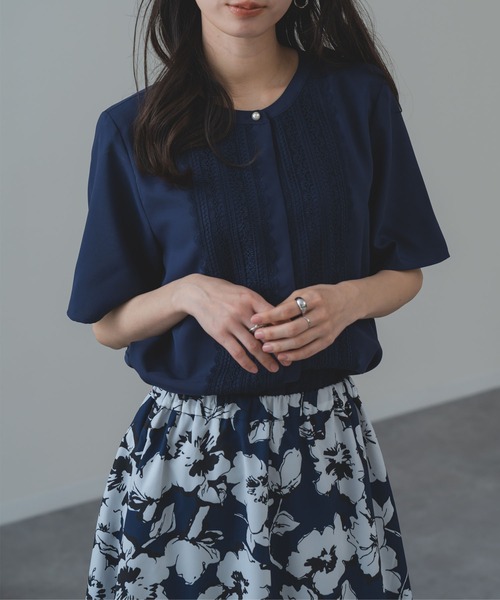 ANNA LUNA（アンナルナ）の「【ANNA LUNA】繊細 レース で華やぐ上品 半袖 ブラウス（シャツ/ブラウス・レディース・オフホワイト/ベージュ/ネイビー・MEDIUM）」の7枚目の写真