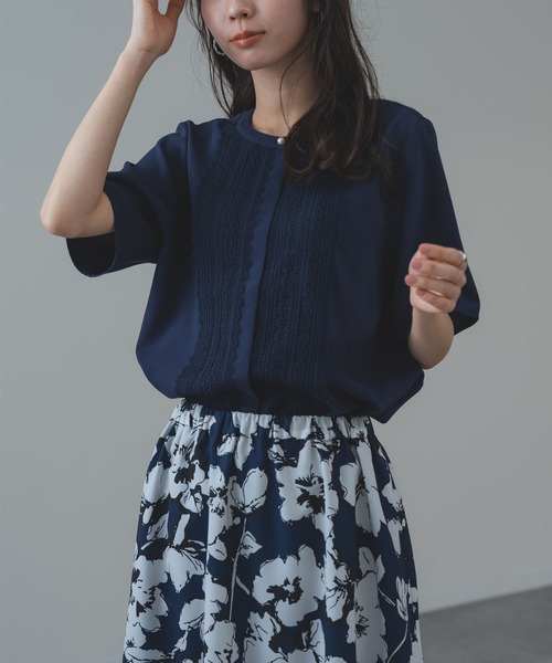 ANNA LUNA（アンナルナ）の「【ANNA LUNA】繊細 レース で華やぐ上品 半袖 ブラウス（シャツ/ブラウス・レディース・オフホワイト/ベージュ/ネイビー・MEDIUM）」の8枚目の写真