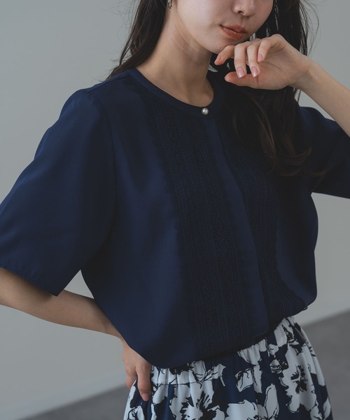 ANNA LUNA（アンナルナ）の「【ANNA LUNA】繊細 レース で華やぐ上品 半袖 ブラウス（シャツ/ブラウス・レディース・オフホワイト/ベージュ/ネイビー・MEDIUM）」の11枚目の写真