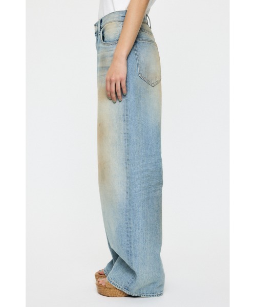 MOUSSY(マウジー)の「【再入荷】DIRTY COCOON BAGGY(デニムパンツ・レディース・ライトブルー・2/1/0)」の9枚目の写真