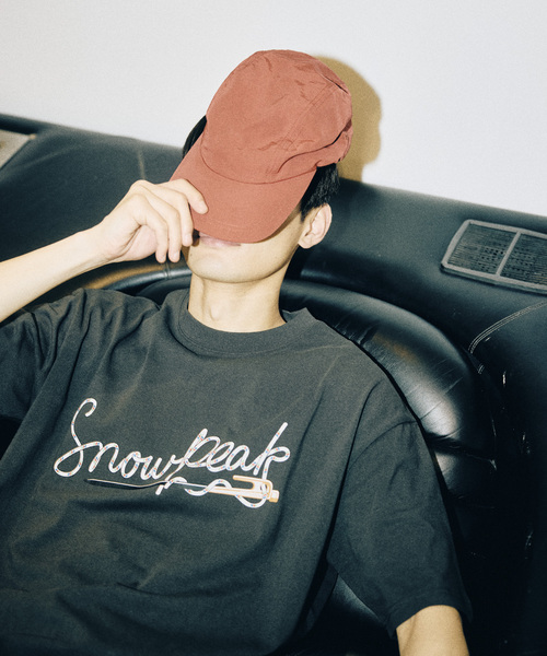 Snow Peak（スノーピーク）の「Snow Peak / スノーピーク 別注 ペグ＆ロープ ロゴTシャツ（Tシャツ/カットソー・メンズ・チャコールグレー/ホワイト・SMALL/MEDIUM/LARGE）」の6枚目の写真