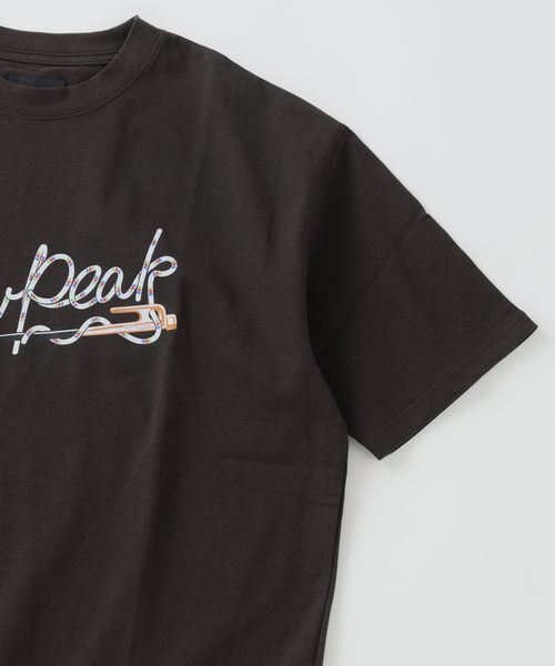Snow Peak（スノーピーク）の「Snow Peak / スノーピーク 別注 ペグ＆ロープ ロゴTシャツ（Tシャツ/カットソー・メンズ・チャコールグレー/ホワイト・SMALL/MEDIUM/LARGE）」の11枚目の写真