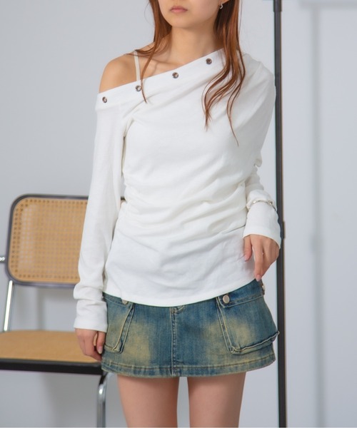 MEMECLE（メメクル）の「【 MEMECLE / メメクル 】アイレットワンショルダートップス（Tシャツ/カットソー・レディース・ライトグレー/ライトブルー/ブラック/ホワイト・FREE）」の2枚目の写真