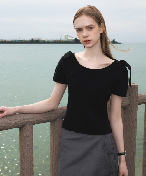 DEHEVE（デヘヴェ）の「Boat Neck Ribbon Knit [Black]（ニット/セーター・レディース・ブラック・OS）」の4枚目の写真