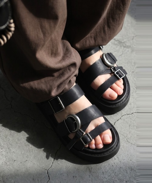 antiqua(アンティカ)の「厚底 バックルデザイン サンダル(サンダル・レディース・ブラック・37/36/39/38)」の4枚目の写真