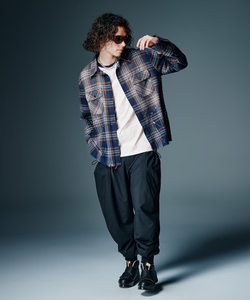 glamb(グラム)の「Leopard Trim Cutsew / レオパードトリムカットソー(Tシャツ/カットソー・メンズ・ホワイト/カーキ・S/M/L)」の3枚目の写真