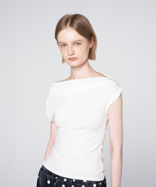 320SHOWROOM(320ショールーム)の「Drape Off-Shoulder Slim Fit Top Ivory(Tシャツ/カットソー・レディース・アイボリー・FREE)」の1枚目の写真