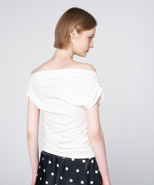 320SHOWROOM(320ショールーム)の「Drape Off-Shoulder Slim Fit Top Ivory(Tシャツ/カットソー・レディース・アイボリー・FREE)」の2枚目の写真