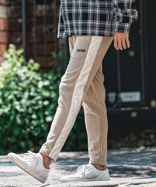 felkod(フィルコッド)の「mp15142- Synthetic Leather×Fleece-Back Corduroy Easy Pants コーデュロイ イージーパンツ(F26A120)(その他パンツ・メンズ・グレイッシュベージュ/ブラック・S/M/L)」の1枚目の写真