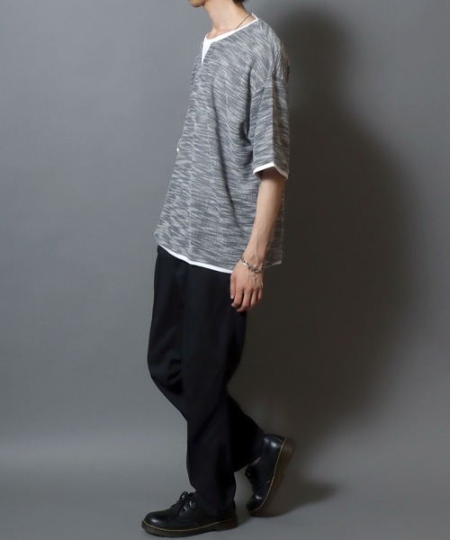 ANPAS（アンパス）の「Faux Layered Key-Neck Tee / フェイクレイヤード キーネック 半袖Tシャツ メンズ トップス カットソー ムジ 無地T（Tシャツ/カットソー・メンズ・チャコール/ブラック・M/L/LL）」の21枚目の写真