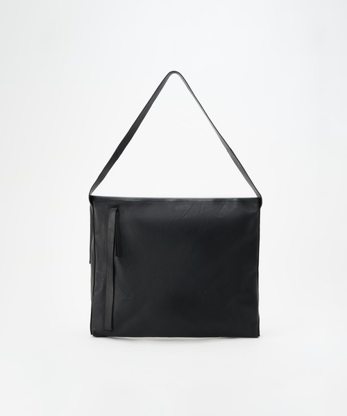 ONE.（ワンドット）の「【ONE./ワンドット】Large Flap Messenger Bag / 撥水レザー（メッセンジャーバッグ・レディース・ブラック・FREE）」の3枚目の写真