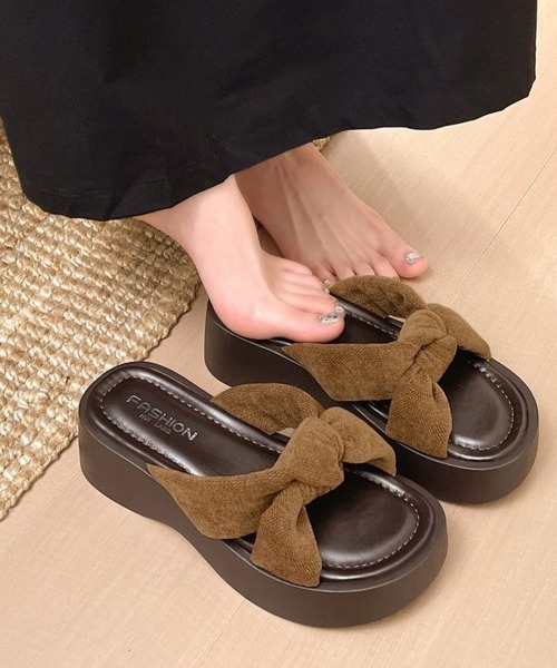 Miniministore(ミニミニストア)の「ヒョウ柄クロスリボン厚底サンダル 韓国風(サンダル・レディース・アイボリー/ブラウン/レオパード・22.5cm/23.0cm/23.5cm/24.0cm/24.5cm)」の1枚目の写真