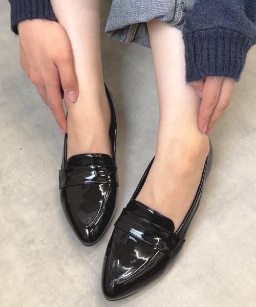 DEMETER(デメテル)の「防水 撥水 防滑 晴れ雨兼用 幅広 3E ポインテッドトゥ コイン レインローファー レインパンプス(パンプス・レディース・ブラック/ブラック系その他/グレイッシュベージュ・LL/S/L/M)」の2枚目の写真