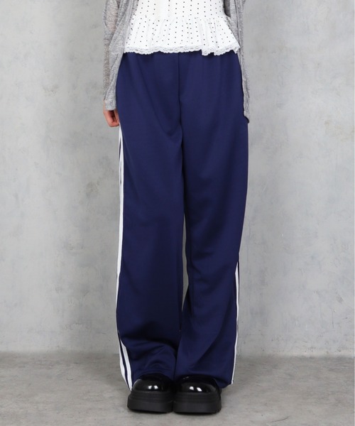 BARELY BLUE(ベアリーブルー)の「【 BARELY BLUE / ベアリーブルー 】 サイドライン ルーズ フィット ジャージ パンツ / トラックパンツ(その他パンツ・レディース・グリーン/ブラック/ネイビー/レッド・S/M/L)」の3枚目の写真