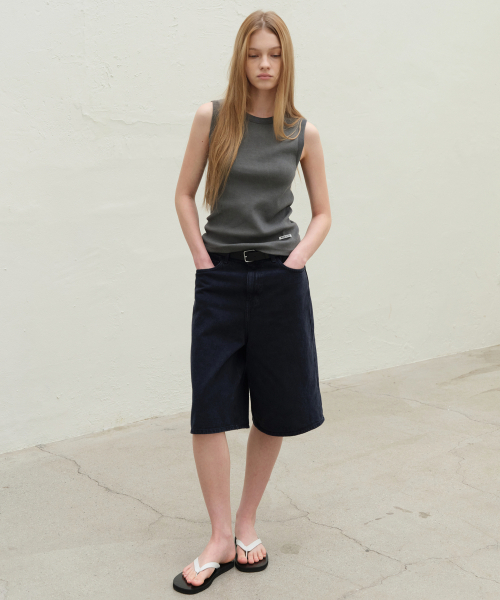 LEVAR(レバー)の「Crew-neck Sleeveless Top - Fade Charcoal(Tシャツ/カットソー・レディース・その他・FREE)」の3枚目の写真