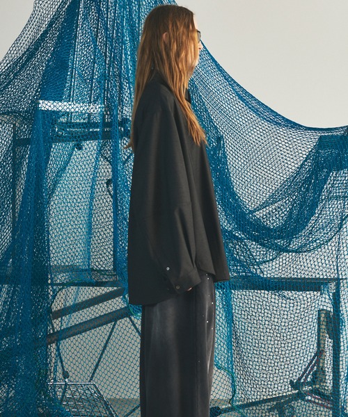 MAISON SPECIAL(メゾンスペシャル)の「《UNISEX》TW Drapery Gabardine Prime-Over Ovoid Sleeve Shirt/TWドレーパリーギャバジンプライムオーバーオボイドスリーブシャツ【MAISON SPECIAL/メゾンスペシャル】(シャツ/ブラウス・メンズ・ブラック/チャコールグレー・2/1/0)」の10枚目の写真