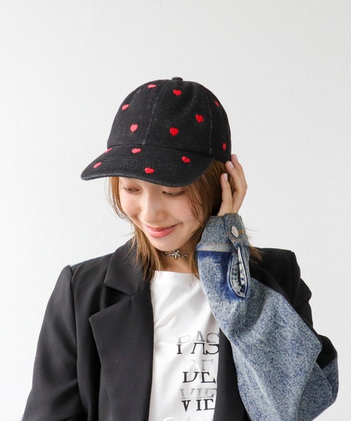 Three Four Time(スリーフォータイム)の「ハート刺繍デニムキャップ(キャップ・レディース・ブラック・FREE)」の2枚目の写真