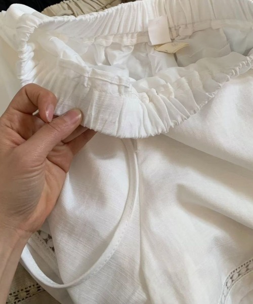 LETee（レティー）の「裾レースがさりげなく映える！韓国ムード漂う大人かわいいショートパンツ（その他パンツ・レディース・ホワイト/ブラック/ネイビー・FREE）」の10枚目の写真