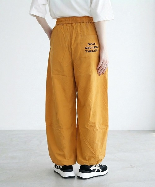 CRB（シーアールビー）の「ナイロン風刺繍ロゴカーブパンツ（カーゴパンツ・レディース・グレー/オレンジ/ブラック・F）」の6枚目の写真