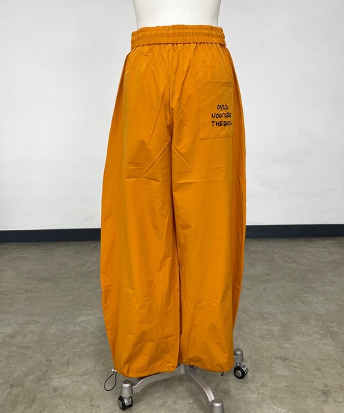 CRB（シーアールビー）の「ナイロン風刺繍ロゴカーブパンツ（カーゴパンツ・レディース・グレー/オレンジ/ブラック・F）」の20枚目の写真