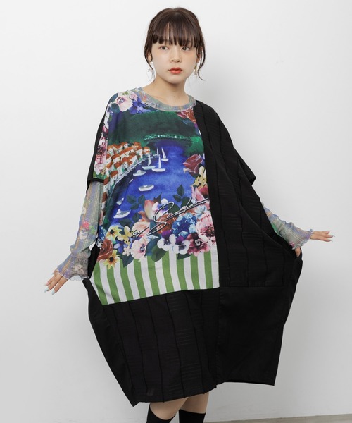 iS ScoLar（イズスカラー）の「562254：花咲く海辺の街並み柄 アシメドレープワンピース（ワンピース・レディース・カーキ/ブラック・M）」の5枚目の写真