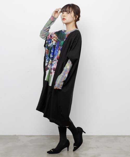 iS ScoLar（イズスカラー）の「562254：花咲く海辺の街並み柄 アシメドレープワンピース（ワンピース・レディース・カーキ/ブラック・M）」の6枚目の写真