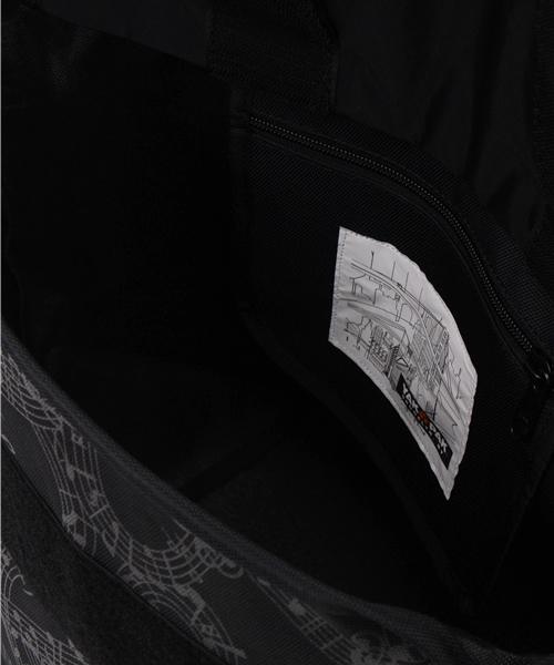 NUMBER (N)INE（ナンバーナイン）の「メッセンジャーバッグ_オリジナル音符柄（メッセンジャーバッグ・メンズ・ホワイト/ブラック・ONE SIZE）」の7枚目の写真