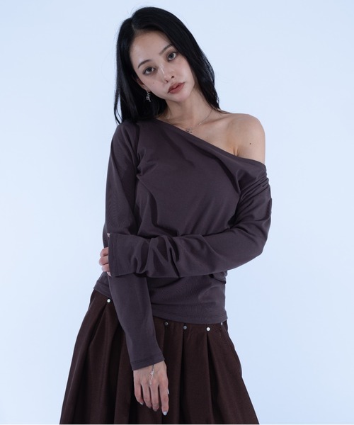 Haze Reverie(ヘイズレヴァリー)の「ワンショルタックトップス(Tシャツ/カットソー・レディース・ブラック/ホワイト/ブラウン・FREE)」の7枚目の写真