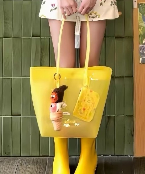 Vipoa(ヴィポア)の「Candy jelly bag(トートバッグ・レディース・イエロー/グリーン/コーラル/パープル/ミント・FREE)」の7枚目の写真