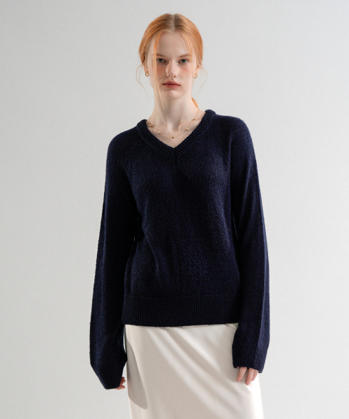 VLETI（ブレッティ）の「Mohair V-neck Basic Knit (Navy)（ニット/セーター・レディース・ネイビー・FREE）」の2枚目の写真