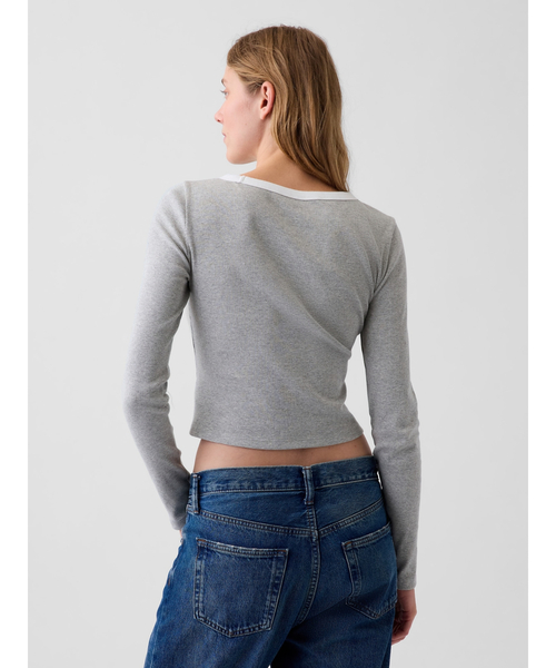 GAP(ギャップ)の「リブ クロップド リンガーTシャツ(Tシャツ/カットソー・レディース・グレー/ホワイト/レッド/ブラック・XS/S/M/L/XL/XXS)」の10枚目の写真