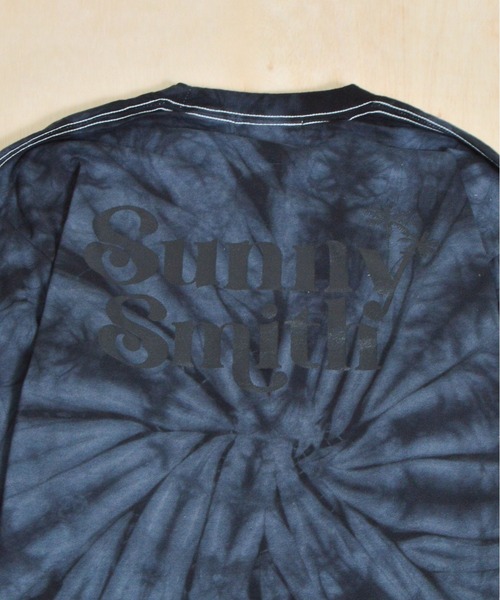 Sunny Smith(サニースミス)の「【SUNNY SMITH】フロントロゴ刺繍バックプリントタイダイロンT(Tシャツ/カットソー・メンズ・ブラック/ネイビー・LARGE/MEDIUM)」の5枚目の写真