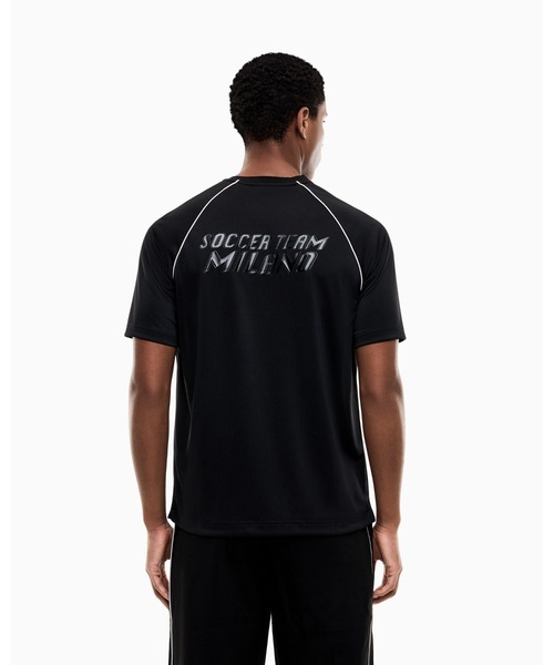 EMPORIO ARMANI EA7（エンポリオアルマーニイーエーセブン）の「<オンライン限定>【エンポリオ アルマーニ EA7】レギュラーフィット Tシャツ ジャージー Soccer サッカー（Tシャツ/カットソー・メンズ・ブラック・SMALL/X-LARGE/X-SMALL/MEDIUM/LARGE）」の3枚目の写真