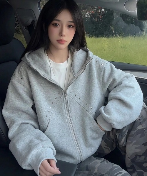 HAILY(ヘイリー)の「スタッズデザインオーバーサイズジップパーカー(パーカー・レディース・グレー/ブラック・FREE)」の8枚目の写真
