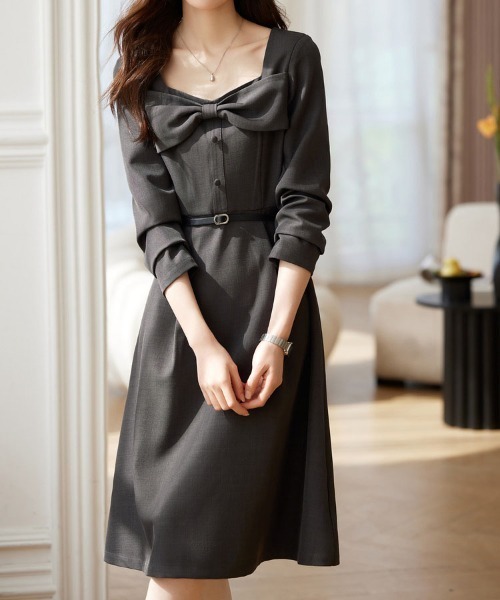 ＆soiree（アンドソワレ）の「ビッグリボンスクエアネックフレアワンピース（ワンピース・レディース・グレー・SMALL/MEDIUM/LARGE/X-LARGE）」の2枚目の写真